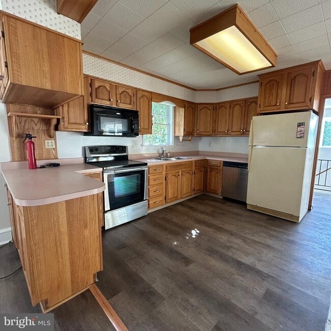 Building Photo - 379 Dehaven St