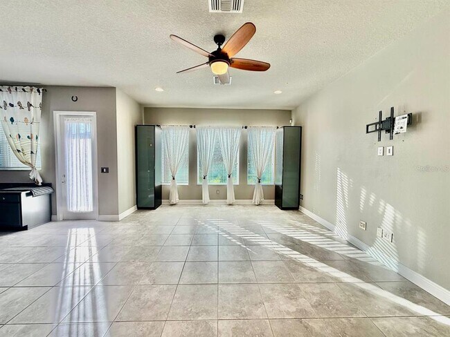 Building Photo - 6414 Salt Creek Ave