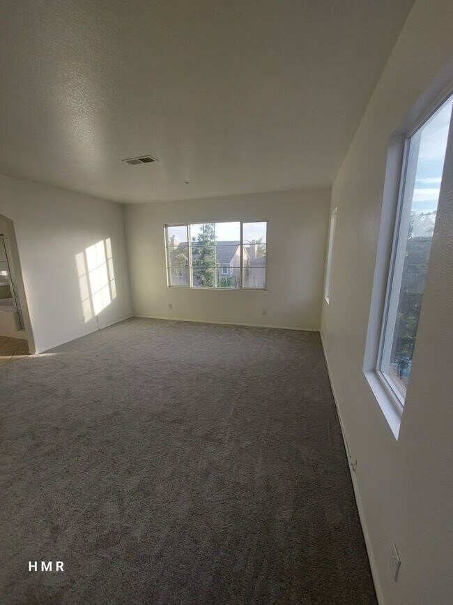 Building Photo - Stunning Two-Story Home with 4 Bedrooms an...
