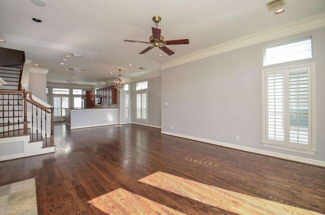 Building Photo - 625 Hartman St