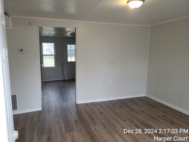 Building Photo - 3BD/1BA Duplex