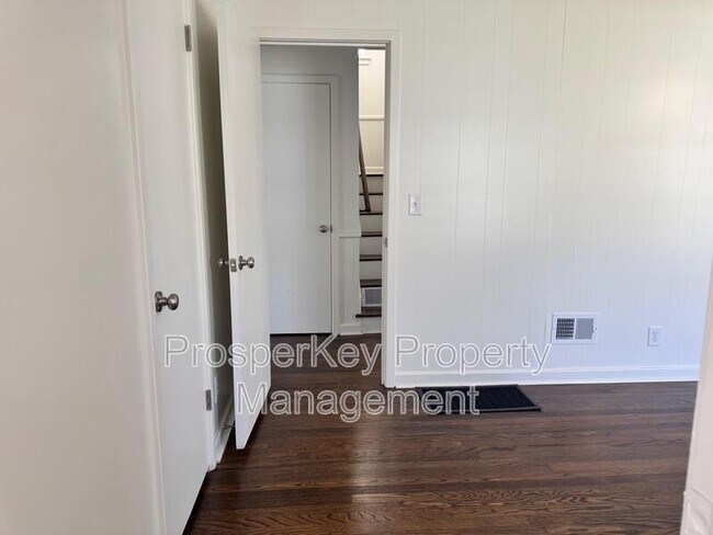 Building Photo - 419 Victoria Dr