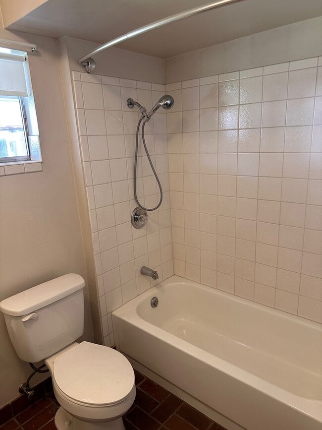 Building Photo - East Sacramento 1 Bed House on Large Lot