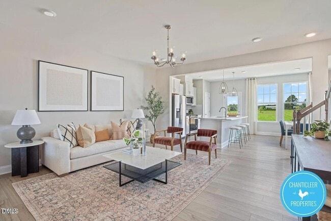 Building Photo - 20 Anastasia St