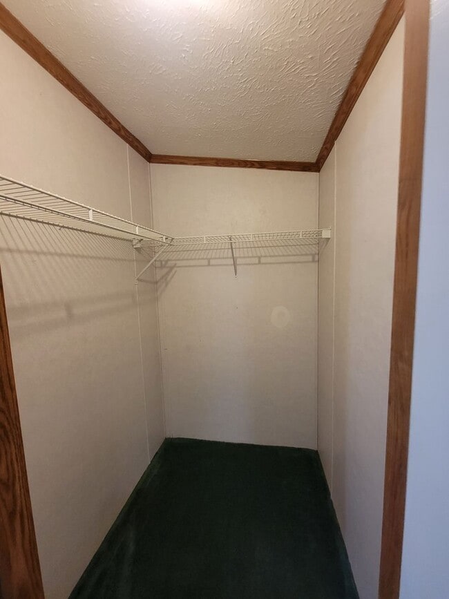 Building Photo - Large 3 bedroom in Oakwood