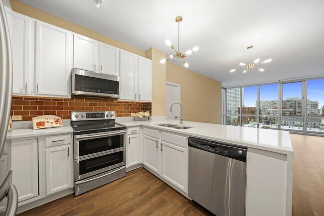 Building Photo - 1629 S Prairie Ave