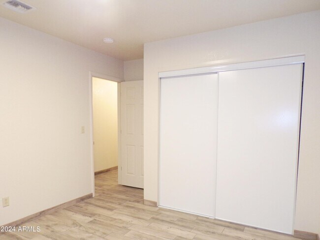 Building Photo - 4406 Buena Loma Way