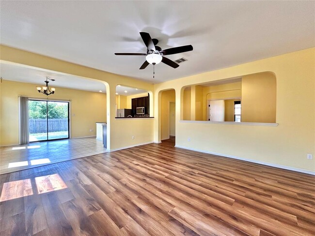 Building Photo - 505 Willow Walk Dr