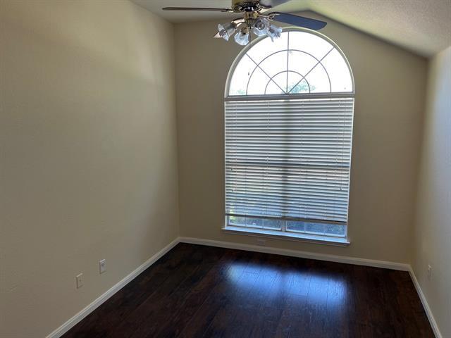 Building Photo - 3013 Foxhollow Dr