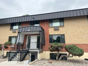 Building Photo - Chatfield Lake Apts.
