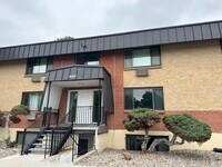 Building Photo - Chatfield Lake Apts.