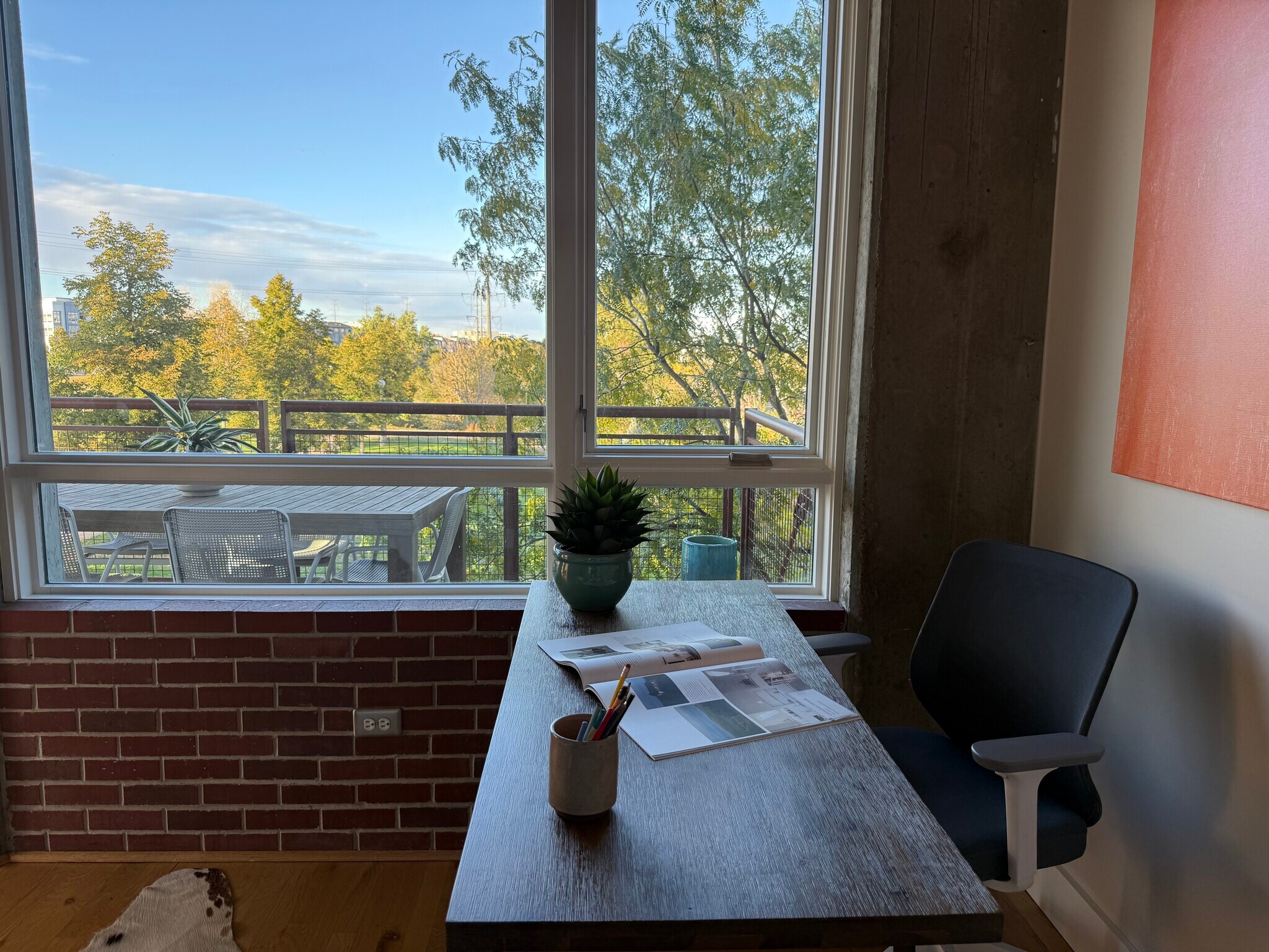 Building Photo - 2000 Little Raven St