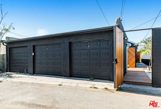 Building Photo - 326 4th Ave