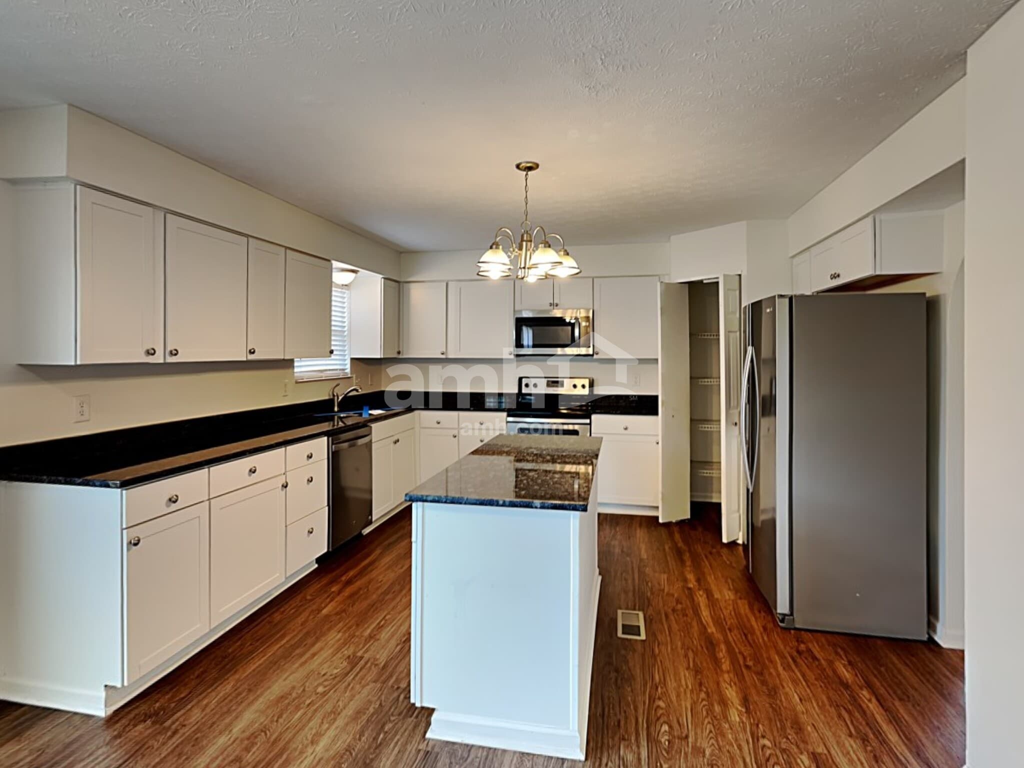 Building Photo - 125 Simsbury Ct