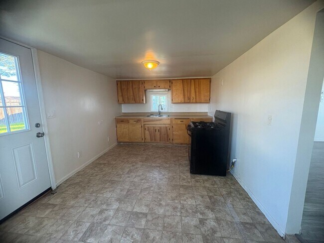 Building Photo - Move In Special 1/2 off 1st month