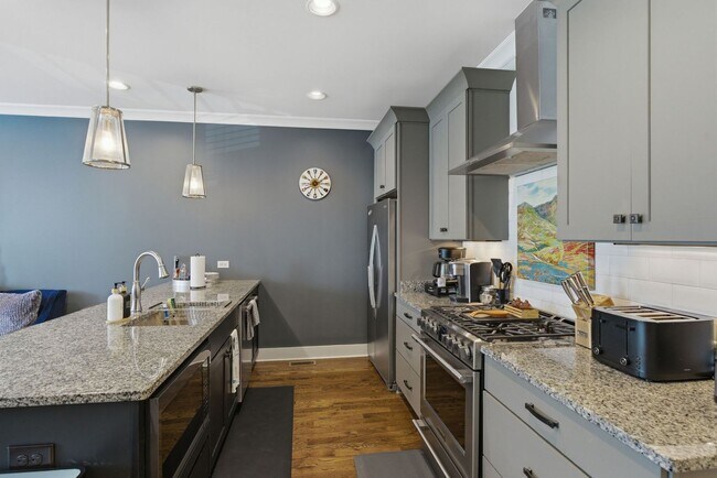 Building Photo - Wedgewood Houston Townhome