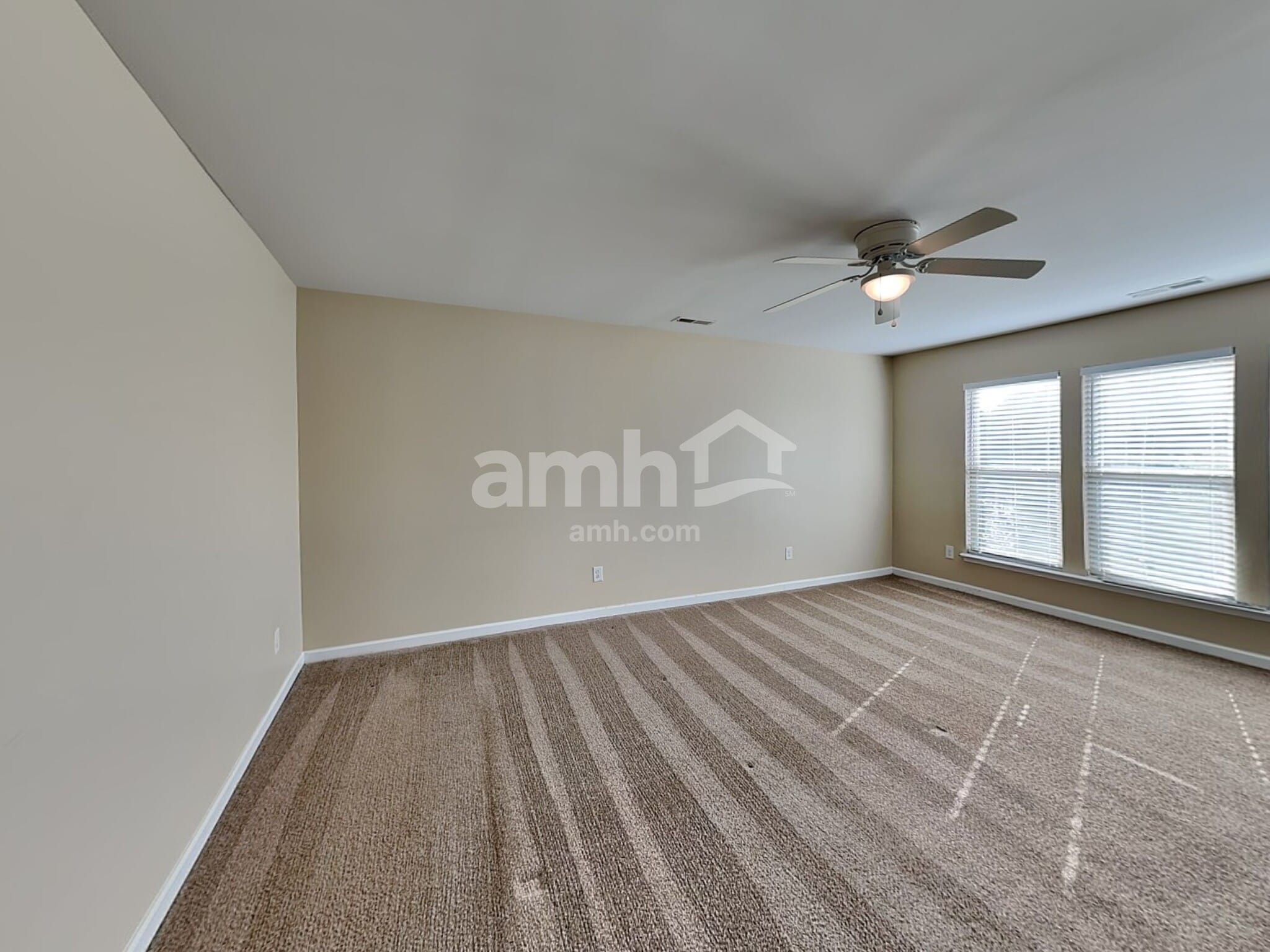 Building Photo - 15325 Colonial Park Dr