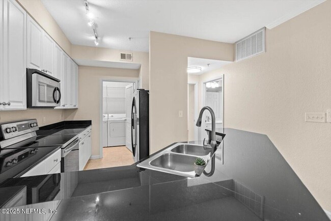 Building Photo - 8539 Gate Pkwy W