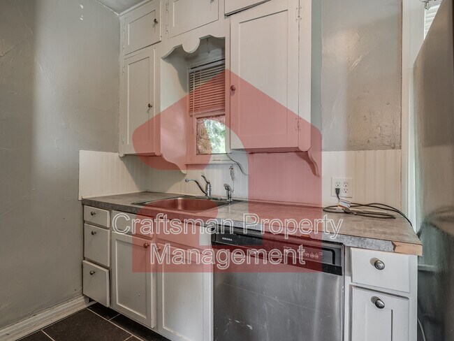 Building Photo - 2309 1/2 N Florida Ave