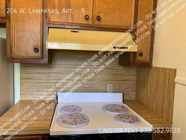 Building Photo - 204 W. Lampasas, Apt.-8