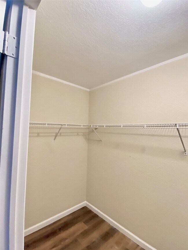 Building Photo - 11720 W Small Oaks Ln