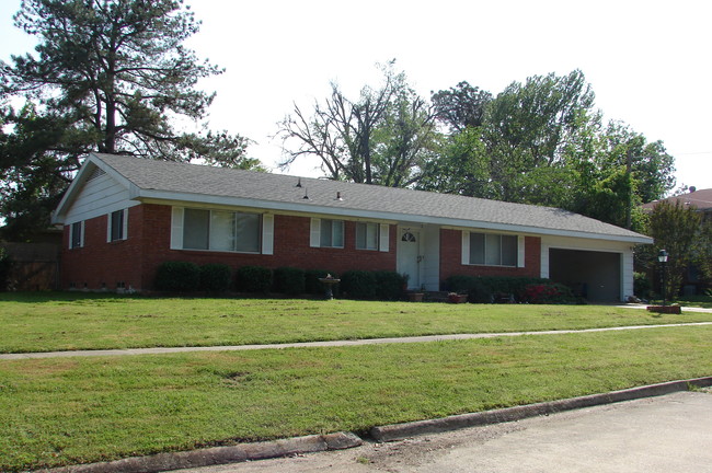 Building Photo - 606 Garden Ln