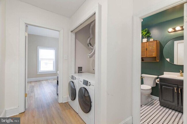 Building Photo - 558 N 16th St