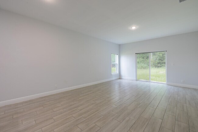 Building Photo - 2240 84th Ct