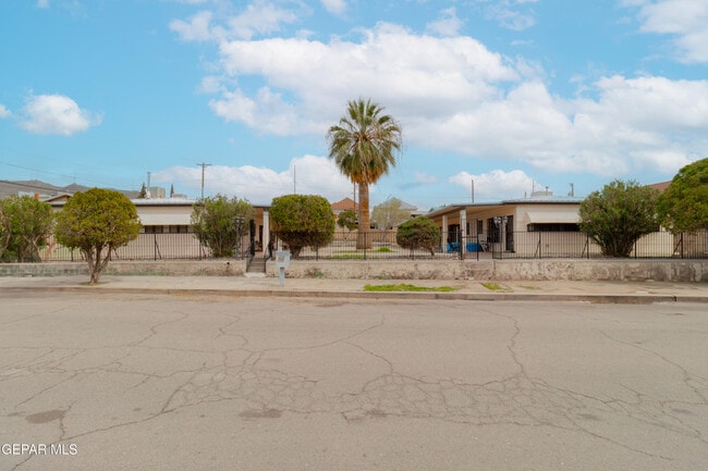 Building Photo - 1210 N Florence St