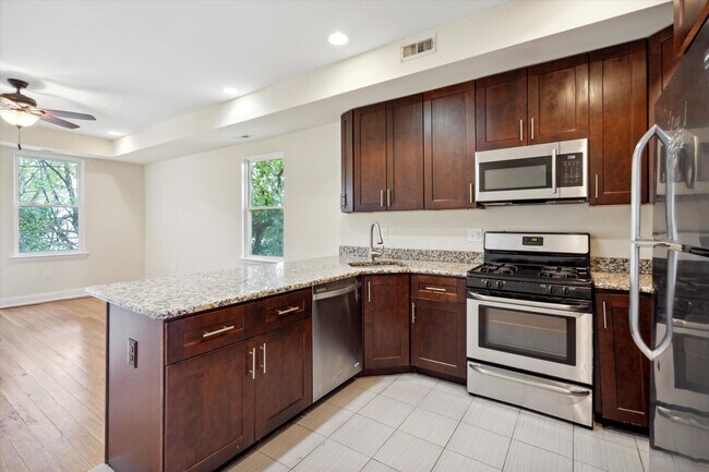 Building Photo - 1832 W Montgomery Ave