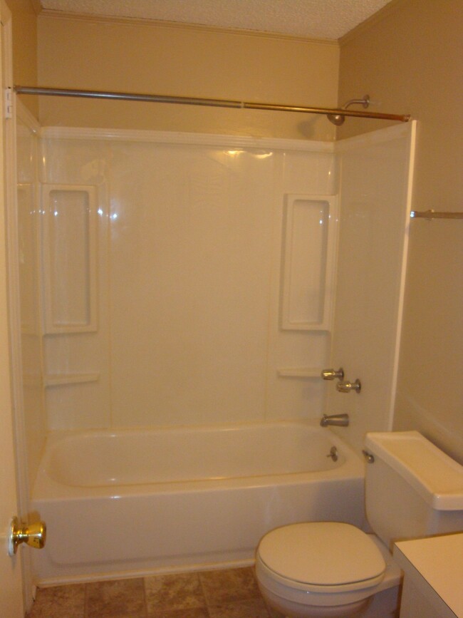 Building Photo - 2236 Laburnum Ave