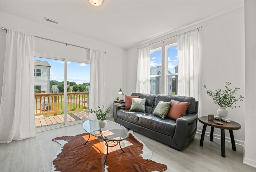 Building Photo - 1955 Robin Hill Ln