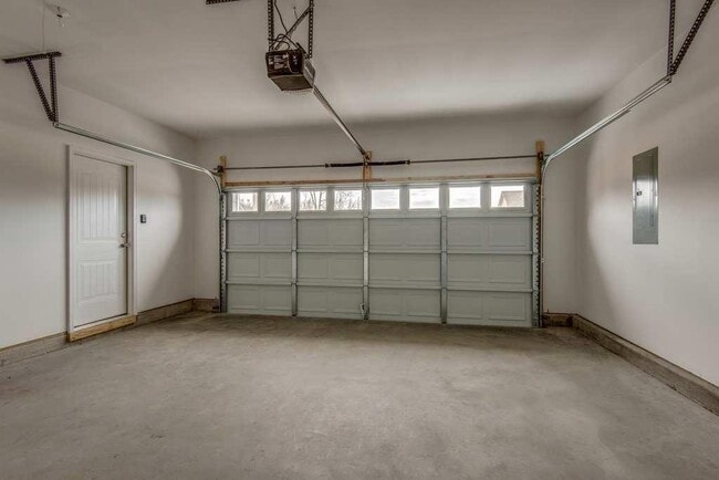 Building Photo - Fairview Station Charmer!  Perfectly comfortable 4/2.5 family home close to Westwood Elementary.