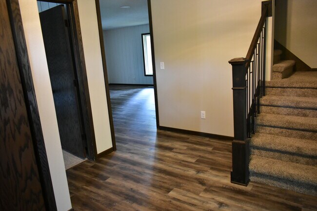 Building Photo - 1208 Oak St N