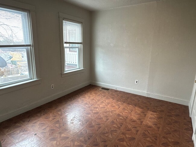 Building Photo - Updated 3 Bedroom, 1 Bath