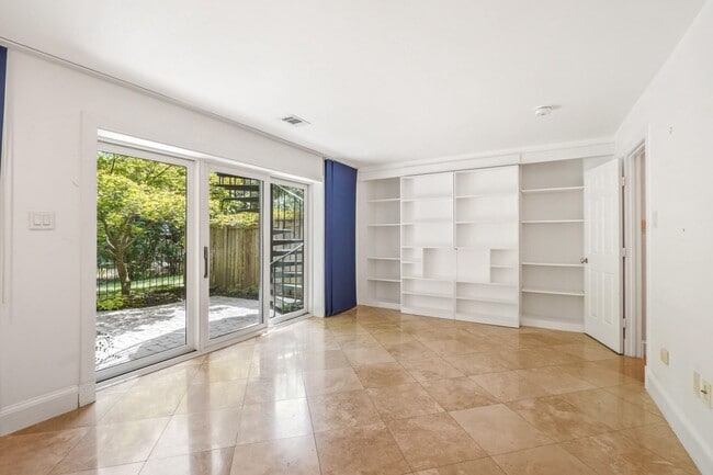 Building Photo - 3927 Georgetown Ct NW