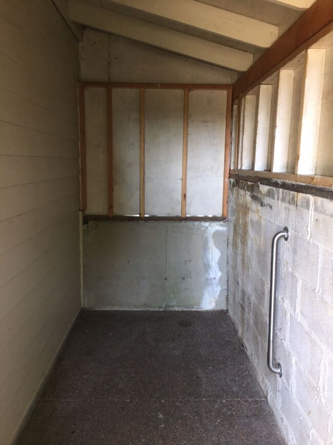 Building Photo - 2781 Spring Blvd