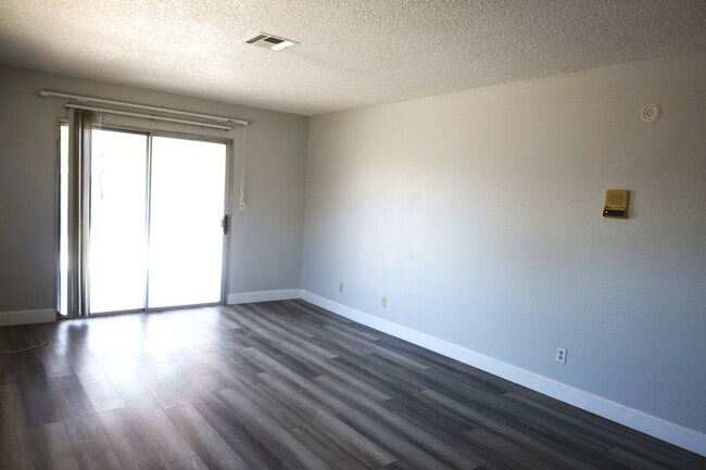 Building Photo - 1309 E Cartier Ave
