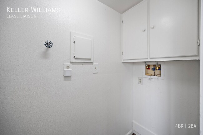 Building Photo - 8510 Ilex Dr