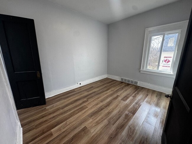 Building Photo - 11702 Tuscora Ave