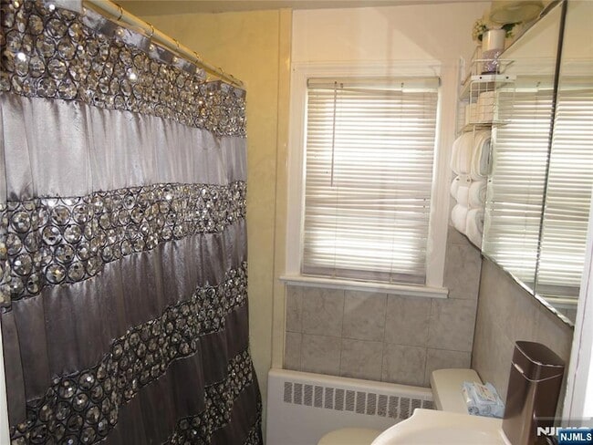 Building Photo - 838 Paulison Ave