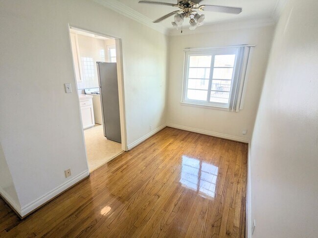 Building Photo - 5671 S San Vicente Blvd