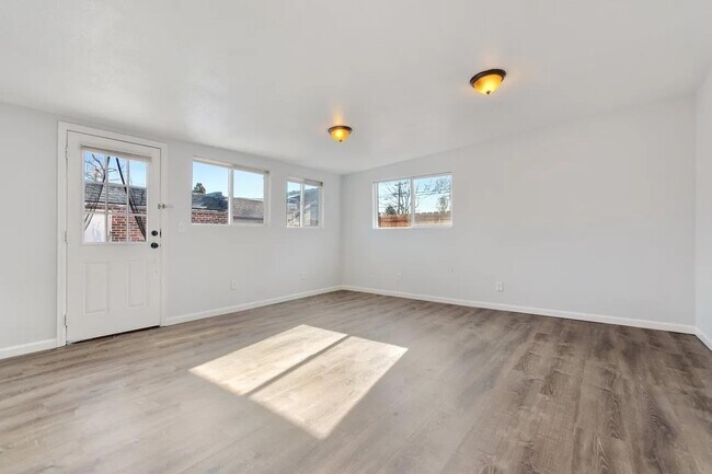 Building Photo - Beautiful home for rent near Sloan's Lake!