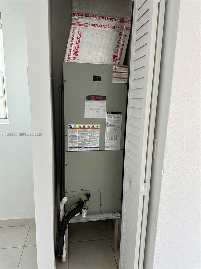 Building Photo - 3630 SW 26th St