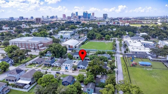 Primary Photo - 310 W Warren Ave