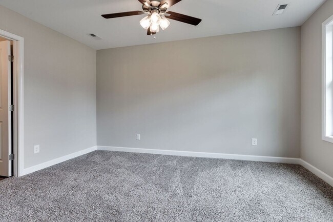 Building Photo - 4 Bedroom Dog Friendly Home For Rent Near Guthrie!