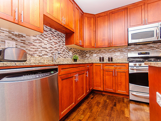 Kitchen - 1903 W Diversey Pkwy