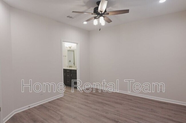 Building Photo - 153 Lower Creek Dr