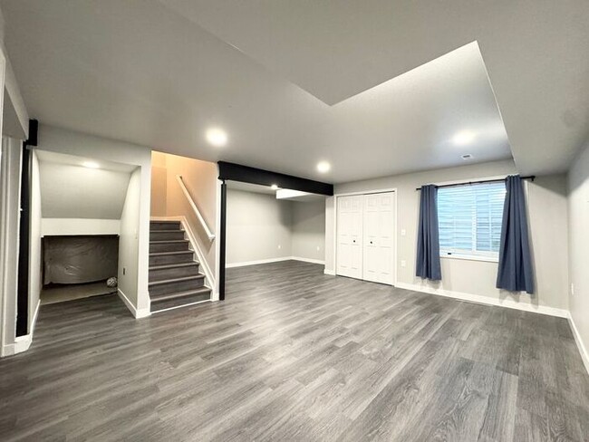 Building Photo - Beautiful 3 bedroom 3.5 bath Townhome Minu...