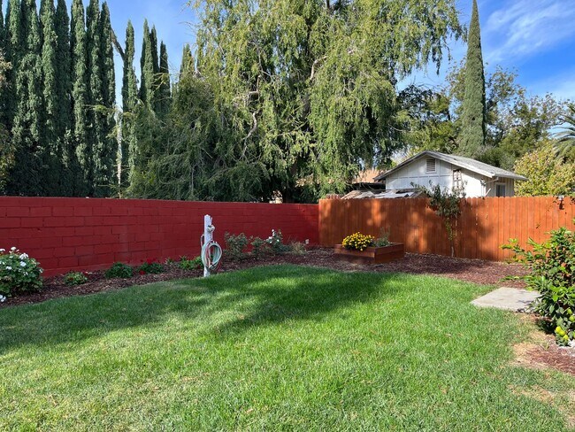 Building Photo - Charming Winters Home